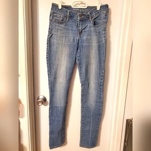Old Navy Jeans Womens Size 4 Curvy Skinny Leg Mid Rise Distressed Blue Denim